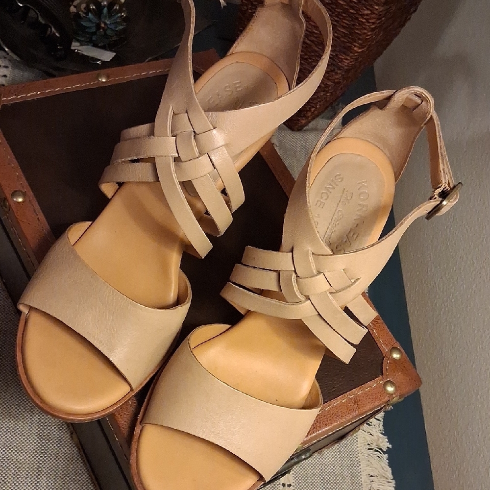 NWOT Kork-Ease Strappy Tan Wedges - Picture 6 of 9